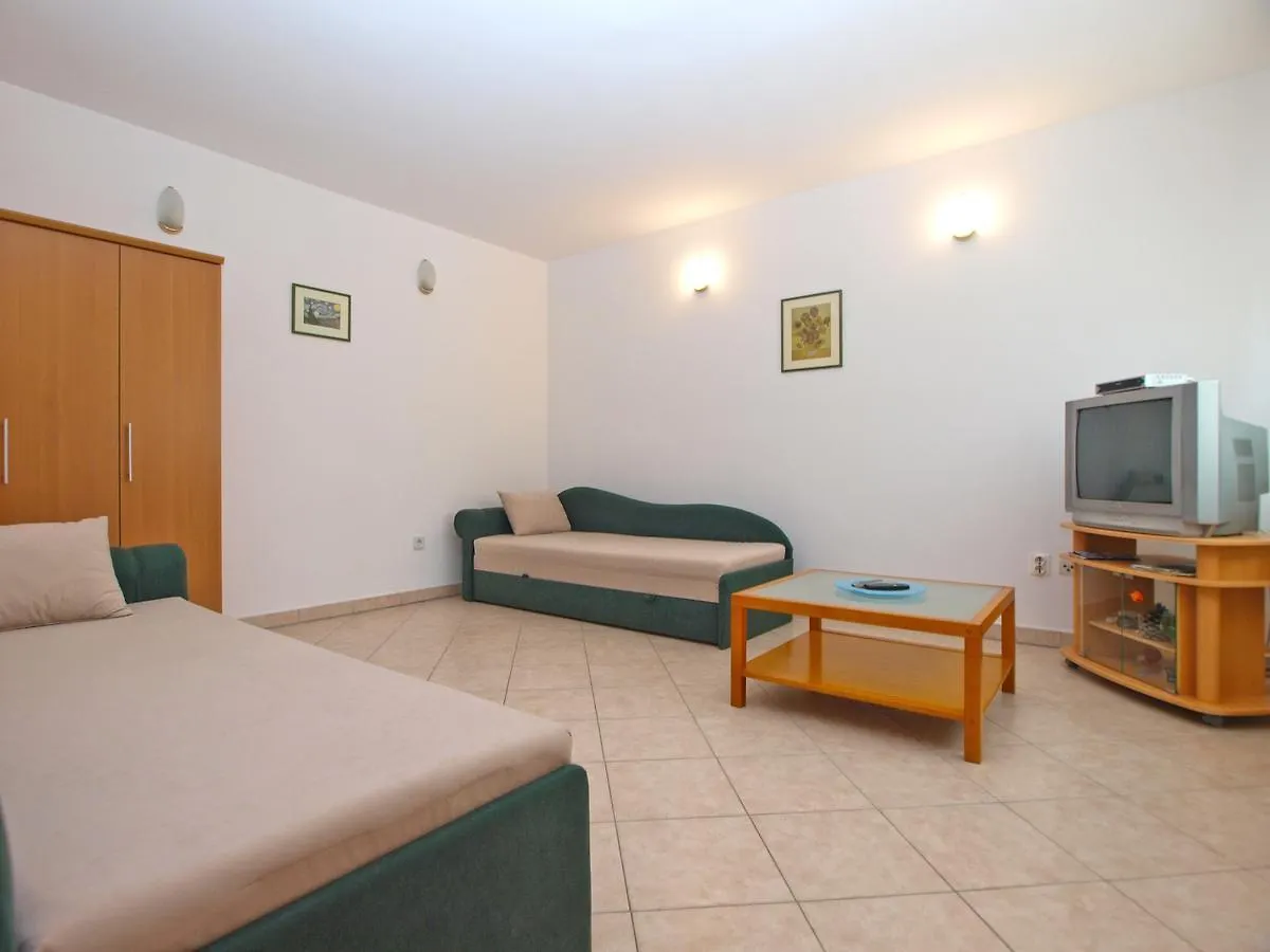 Apartment Alma 1600 プーラ