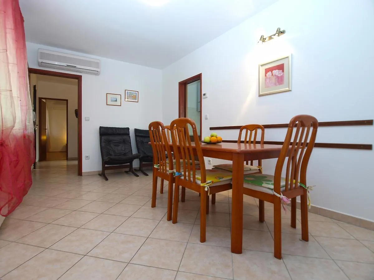 Apartment Alma 1600 プーラ
