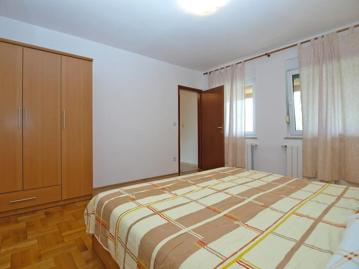 Apartment Alma 1600 プーラ